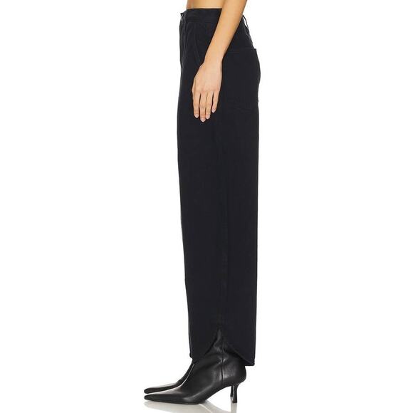 Frame Boomerang Barrel Jean in Black 25 - Picture 4 of 5